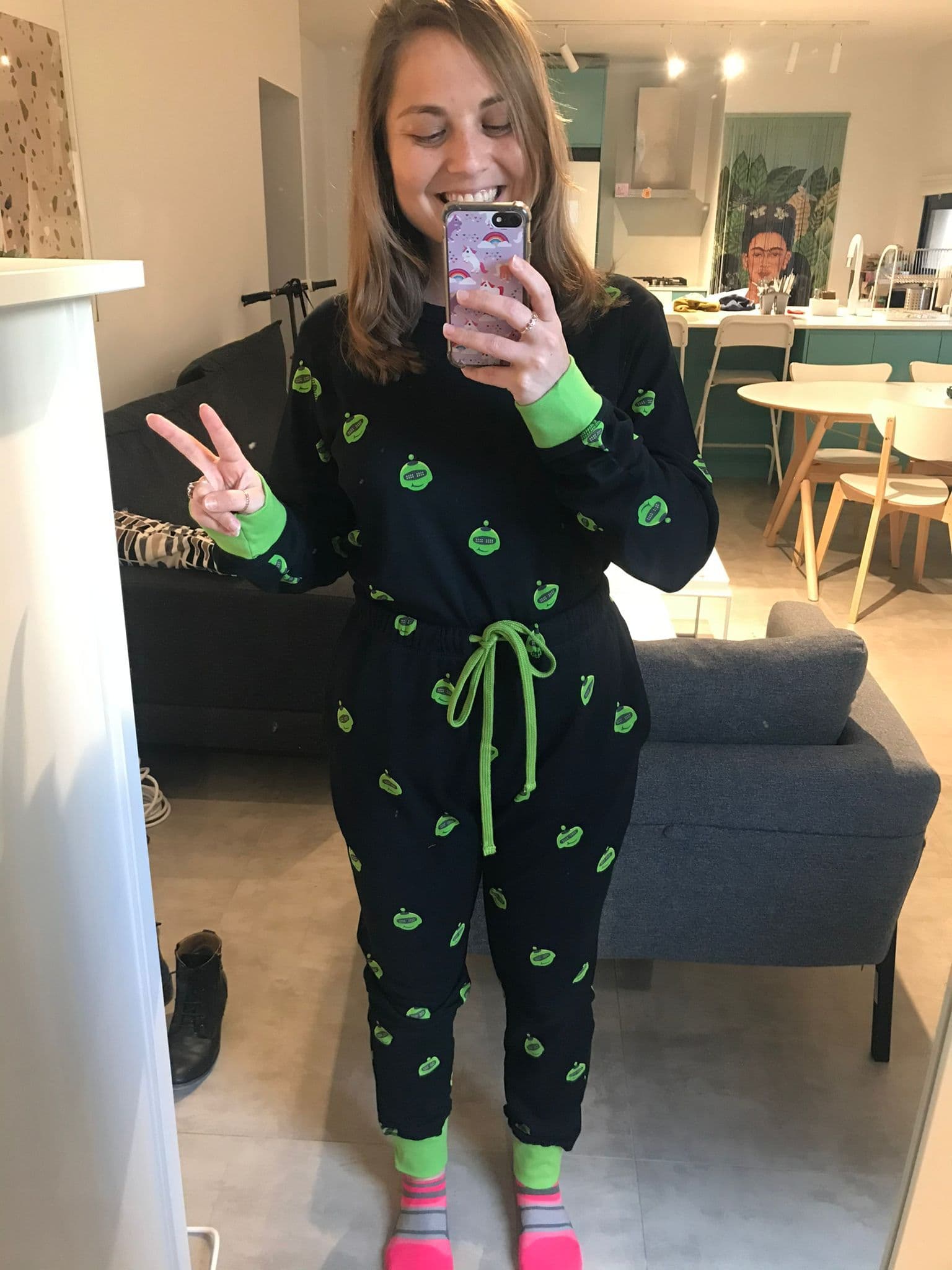 Yael having a relaxed backlog day